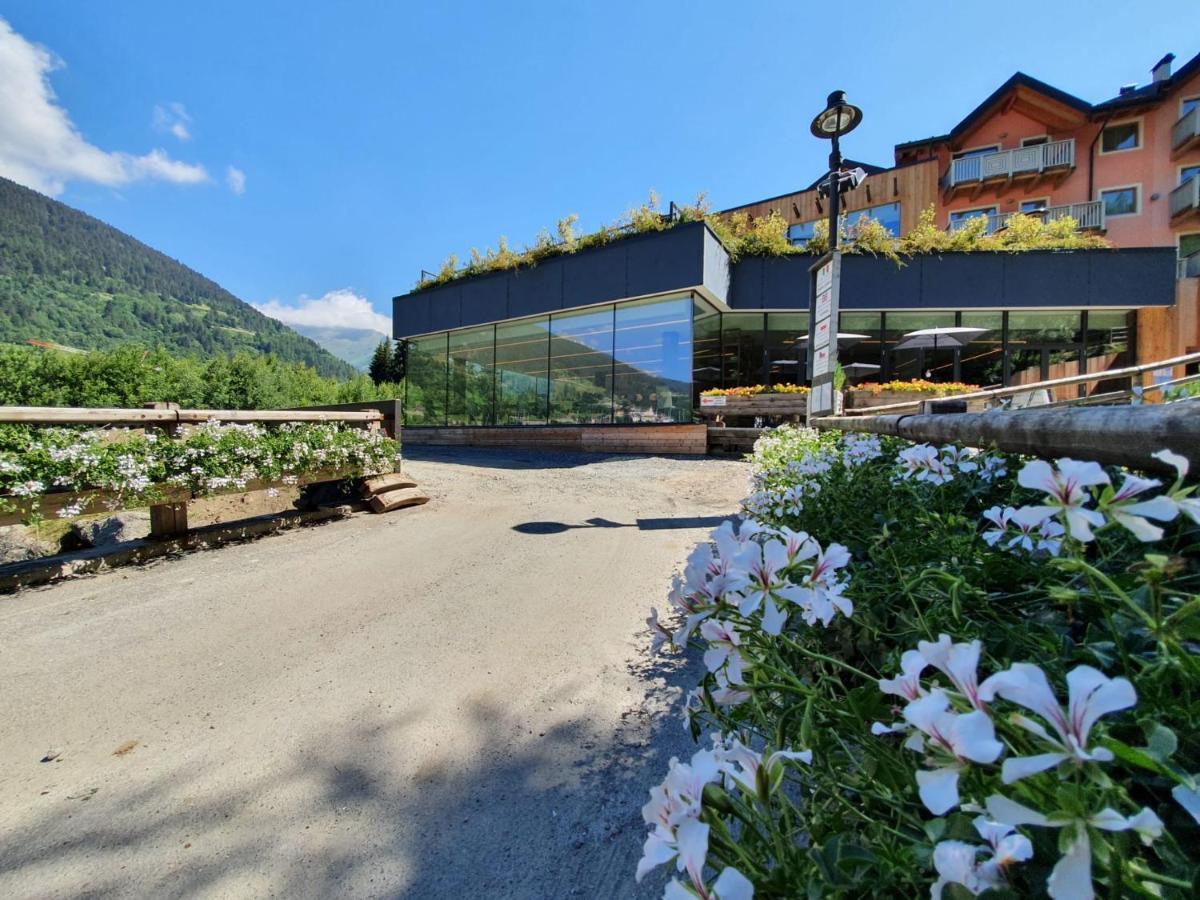 Residence Adamello Resort Ponte Di Legno Exteriör bild