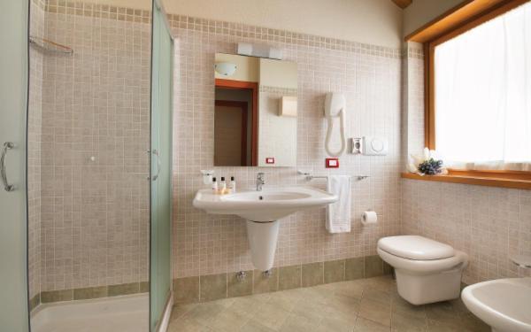 Residence Adamello Resort Ponte Di Legno Rum bild