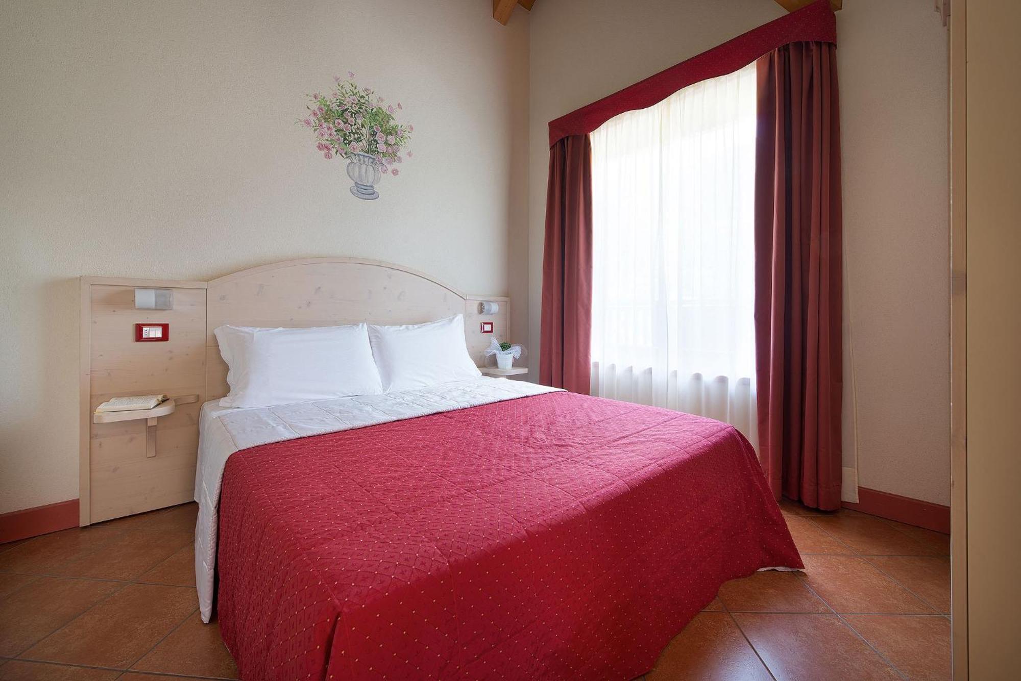Residence Adamello Resort Ponte Di Legno Rum bild