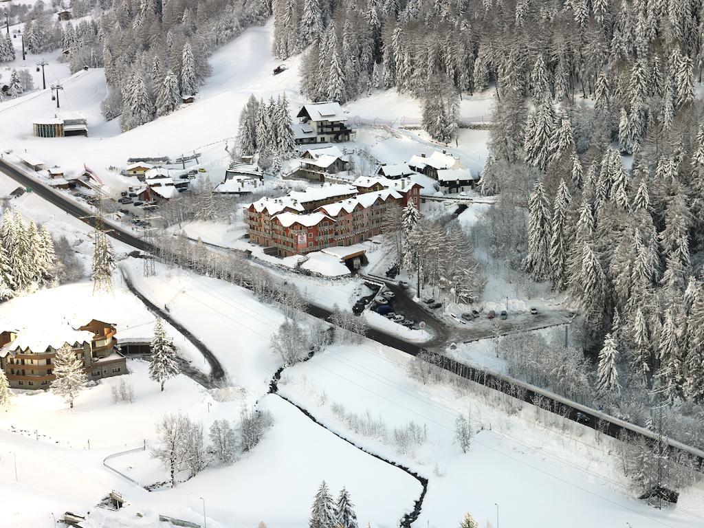 Residence Adamello Resort Ponte Di Legno Exteriör bild